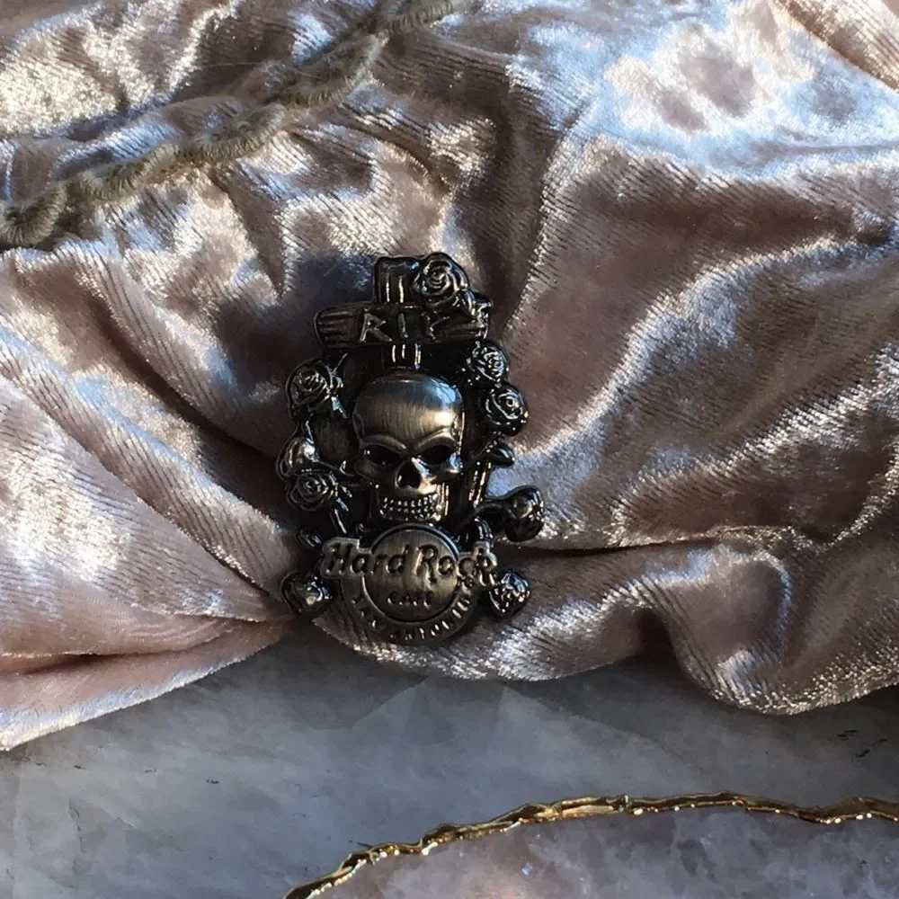🎃 - Hard Rock San Antonio Chrome Skull Pin!